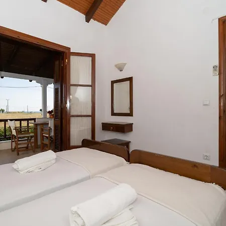 Ilias アパート メトーニ